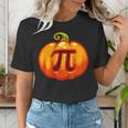Math Teacher Halloween Costume Pumpkin Pi Pun Pie Men Women's T-Shirt, funny gift