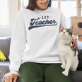 Art Teacher Men Women Cute Vintage Graphic Art Teacher Women Crewneck Sweatshirt, gift for family, gift for coworker