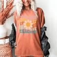 Retro Teacher Daisy Colorful Elementary School Teacher Women's Comfort Colors T-Shirt Yam
