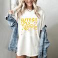 I Teach The Cutest Bees In The Beehive Teacher Women's Comfort Colors T-Shirt Ivory I Teach The Cutest Bees In The Beehive Teacher Women's Comfort Colors T-Shirt Ivory