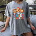 I Teach Smart Cookies Cute Back To School Teacher Women's Comfort Colors T-Shirt Gray I Teach Smart Cookies Cute Back To School Teacher Women's Comfort Colors T-Shirt Gray