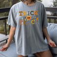 Trick Or Teach Funny School Teacher Halloween Costume Women's Comfort Colors T-Shirt Gray Trick Or Teach Funny School Teacher Halloween Costume Women's Comfort Colors T-Shirt Gray