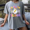 Trick Or Teach Groovy Halloween Teachers Women's Comfort Colors T-Shirt Gray