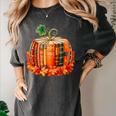Fall Book Autumn Reading Teacher Halloween Pumpkin Season Women's Comfort Colors T-Shirt Pepper