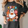 Groovy Halloween Trick Or Teach Retro Floral Ghost Teacher For Men Women Kids Women's Comfort Colors T-Shirt Pepper