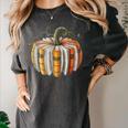 Teachers Students Fall Book Pumpkin Fall Librarians Bookworm Women's Comfort Colors T-Shirt Pepper