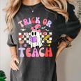 Trick Or Teach Halloween Teacher Floral Ghost Groovy Women's Comfort Colors T-Shirt Pepper Trick Or Teach Halloween Teacher Floral Ghost Groovy Women's Comfort Colors T-Shirt Pepper