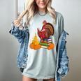 Turkey Reading Books Fall Thanksgiving Teacher Book Women's Comfort Colors T-Shirt Bay
