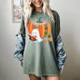 Fall Book Pumpkin Ghost Reading Books Halloween Teacher Women's Comfort Colors T-Shirt Berry