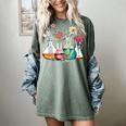 Floral Beakers Chemistry Lab Teacher Women's Comfort Colors T-Shirt Berry