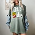 It's Fry Day Teacher Life Women's Comfort Colors T-Shirt Berry It's Fry Day Teacher Life Women's Comfort Colors T-Shirt Berry