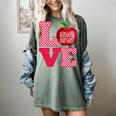 Love Kindergarten Cute Apple School Teacher Women's Comfort Colors T-Shirt Berry Love Kindergarten Cute Apple School Teacher Women's Comfort Colors T-Shirt Berry