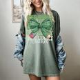 One Lucky Teacher Coquette Bow St Patricks Day Teacher Women's Comfort Colors T-Shirt Berry