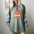 Witchy Halloween Hocus Pocus Everybody Focus Teacher Pumpkin Women's Comfort Colors T-Shirt Berry
