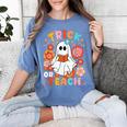 Groovy Halloween Trick Or Teach Retro Floral Ghost Teacher For Men Women Kids Women's Comfort Colors T-Shirt Blue Jean