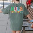 Hola Estudiantes Maestra Back To School Spanish Teacher Women's Comfort Colors T-Shirt Back Print Moss