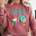Multilingual Teacher In Dos Idiomas Linguist Language Comfort Colors Sweatshirt Crimson