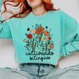 Cultivando Bilingues Dual Language Crew Bilingual Teacher Men Women Girls Kids Comfort Colors Sweatshirt Chalky Mint