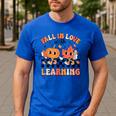 Retro Fall In Love With Learning Autumn Pumpkin Teacher Men's Casual T-Shirt Royal Blue