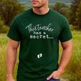 Fun Pregnant Teacher Announcement Idea- Footprints On Tummy Men's Casual T-Shirt Forest