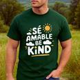 SÉ AMABLE Be Kind Bilingual Teacher Maestra Spanish Teacher Men's Casual T-Shirt Forest