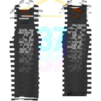 37ラッキーナンバー37歳誕生日スポーツチーム タンクトップ - Kawaiitshirt