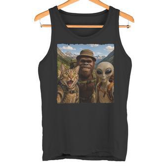 L'équipe De Randonnée Bigfoot Alien Cat elfie Fait Une Randonnée Débardeur e - Cadeauxyz