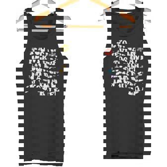 レトログルーヴィー。シャデーが多すぎることはありません。 タンクトップ - Kawaiitshirt