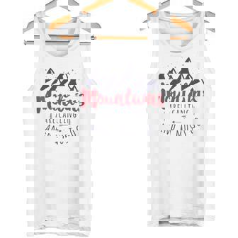 山が呼んでいるし、私は行かなければならない Wanderlust タンクトップ - Kawaiitshirt