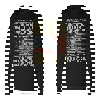 Dd 214 Alumni Never Underestimate An Old Man With A Dd-214 Long Sleeve T-Shirt | Mazezy