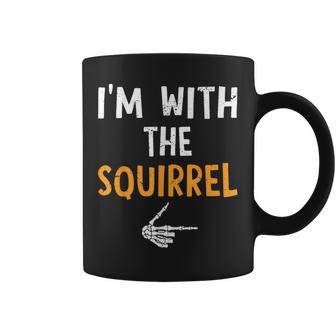 I'm With The Squirrel Costume Halloween Matching Couple Coffee Mug | Seseable FR