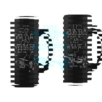 このおじいちゃんはトランペットを演奏し、トランペッター金管音楽家です コーヒーマグ - Kawaiitshirt