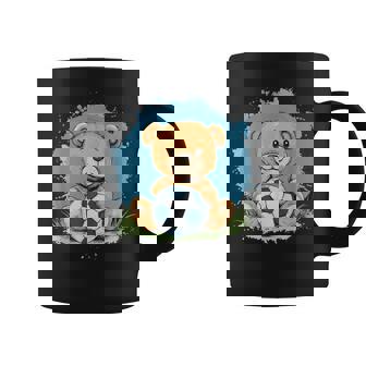 サッカーボール付きのかわいいテディベア コーヒーマグ - Kawaiitshirt