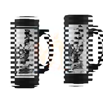 セクシーガールグラフィックtシャツ-猫マスクv2のセクシーなピンナップガール コーヒーマグ - Kawaiitshirt