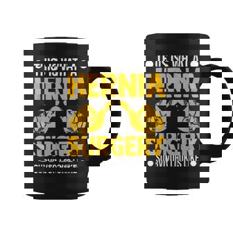 ヘルニア 手術 患者 回復 お見舞い 駄じゃれ コーヒーマグ - Kawaiitshirt