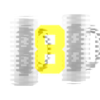 イエローナンバー8 背面 スポーツチームジャージ番号 コーヒーマグ - Kawaiitshirt