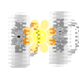 オレンジ70年代レトロファンキーフラワー、イエロースマイルフェイス コーヒーマグ - Kawaiitshirt