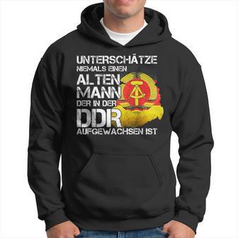 Unterschätze Niemals Einen Alten Mann Der In Der Ddr Ist Nie Kapuzenpullover - Seseable