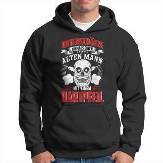 Unterschätze Niemals Einen Alten Mann Mit Einem Dartpfeil Kapuzenpullover - Geschenkecke