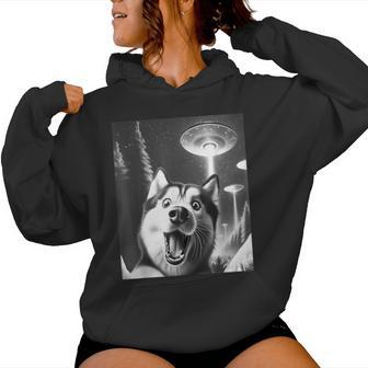 Siberian Husky Alien Ufo Taking A Selfie Dog Mom Dad Women Hoodie - Thegiftio UK