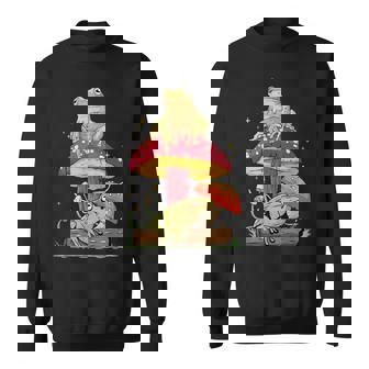Cottagecore マッシュルームに横たわる美的カエル 面白いアート スウェットシャツ - Kawaiitshirt