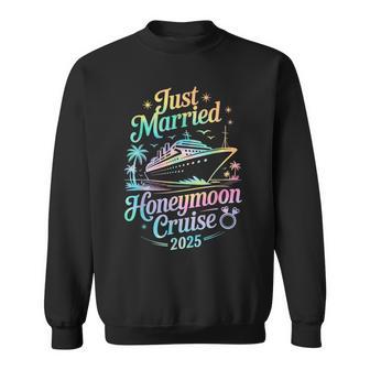 Cute Just Married Honeymoon Cruise 2025 Newlyweds Couples Sweatshirt - Monsterry