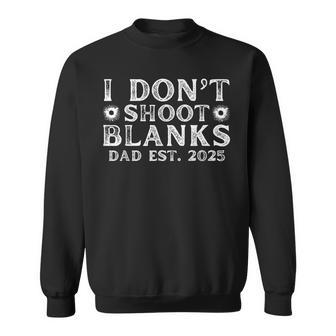 I Dont Shoot Blanks Dad Est 2025 Gender Reveal New Dad Sweatshirt - Thegiftio UK
