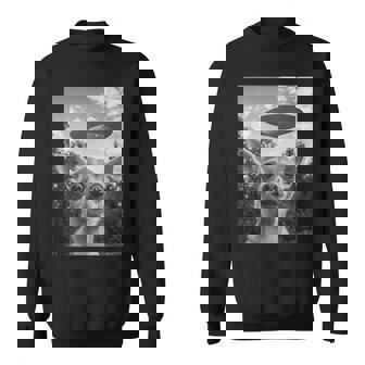 Chihuahuaelfie With Ufo Ufo と面白いチワワのセルフィー スウェットシャツ - Kawaiitshirt