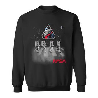 Nasa Artemis Ii Misión Astronautas Caminando En El Espacio Camisa de entrenamiento - Regaloses