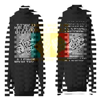 I Play Farkle And I Know Things Vintage Farkle Sweatshirt - Thegiftio