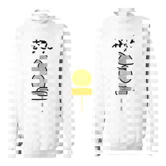 【おでん】こんにゃく 大根 ちくわ 可愛い 串 面白い おもしろ ネタ ウケ狙い 飲食店 食べ物 具材 煮物 鍋料理 冬 スウェットシャツ - Kawaiitshirt