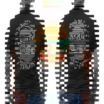 1961年11月生まれのレジェンドたち 62歳の誕生日 メンズTシャツ バックプリント - Kawaiitshirt