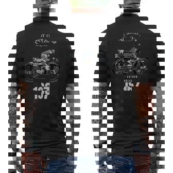 57 歳の誕生日男性オートバイ バイクに乗る人 1967 メンズTシャツ バックプリント - Kawaiitshirt