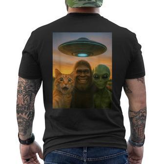 Chat Orangeelfie Bigfoot Ufo Alien T-shirt imprimé au dos - Cadeauxyz